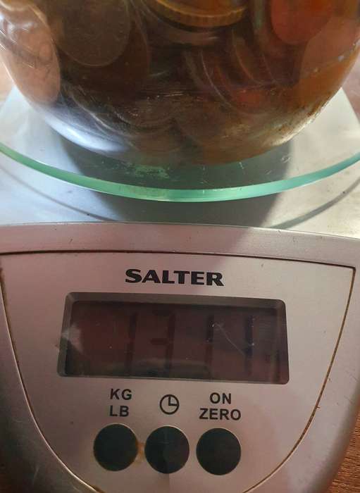 1.30 KG MIXED WORLD COINS. OVER 300 COINS.