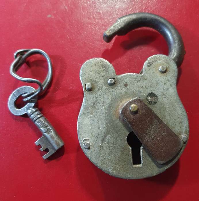 ANTIQUE HUGE HEAVY METAL LOCK WITH KEY.