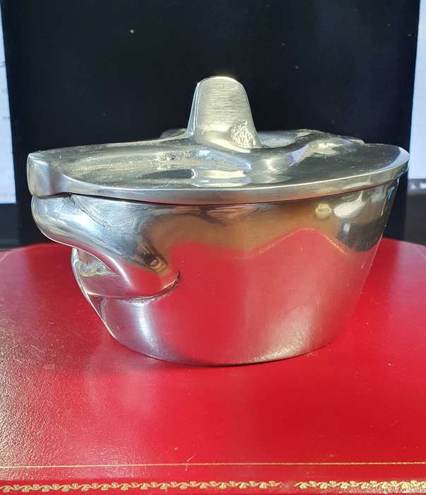 HANNEKE BRAND PEWTER AND STAINLESS SUGAR BOWL. WOMEN HOLDING LID .