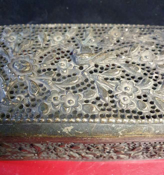 ANTIQUE BRASS JEWELLERY BOX WITH VERY FINE DETAIL.