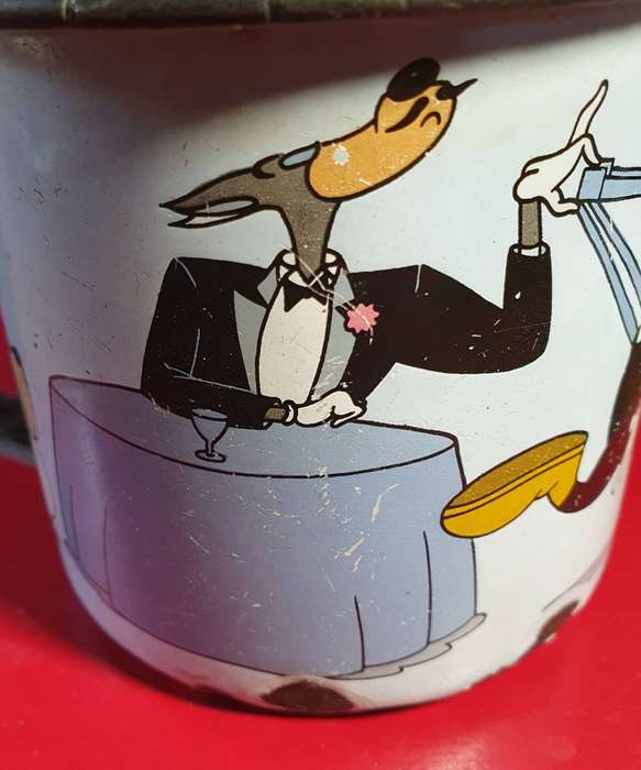 VERY SCARCE VINTAGE DEMONS AND MARVEILLES ENAMEL MUG.