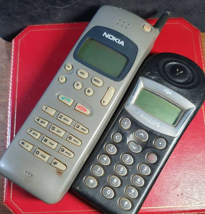 2 X BRICK CELL PHONES !! NOKIA AND PHILIPS. GOOD OLD DAYS !!