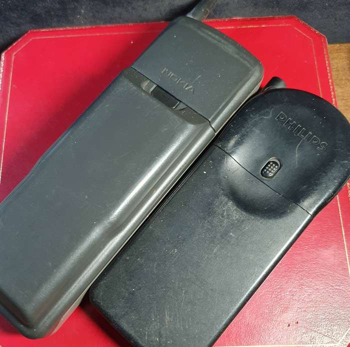 2 X BRICK CELL PHONES !! NOKIA AND PHILIPS. GOOD OLD DAYS !!