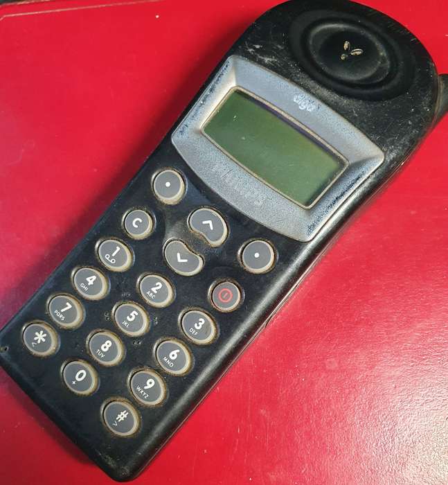 2 X BRICK CELL PHONES !! NOKIA AND PHILIPS. GOOD OLD DAYS !!