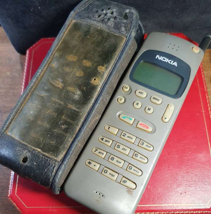 2 X BRICK CELL PHONES !! NOKIA AND PHILIPS. GOOD OLD DAYS !!