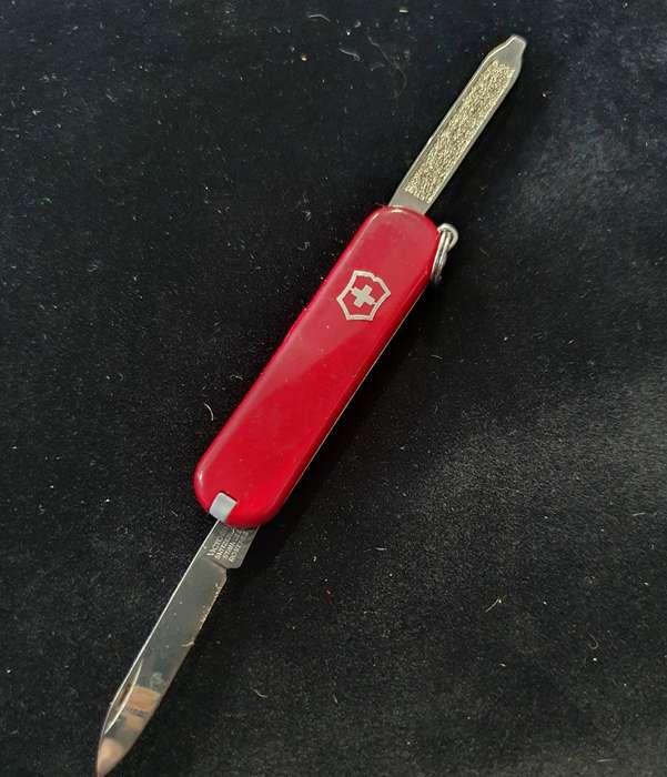 MINI VICTORINOX KNIFE AND HOLDER.