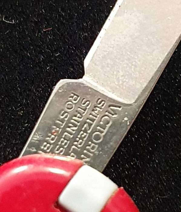 MINI VICTORINOX KNIFE AND HOLDER.