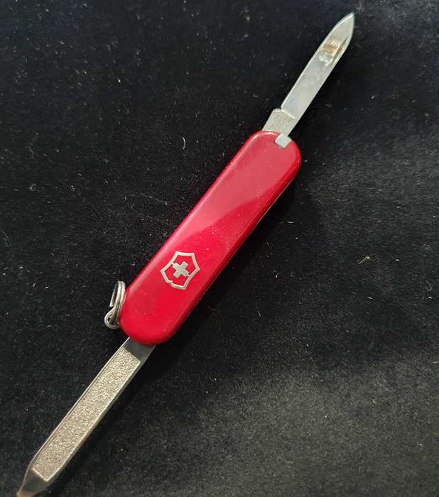 MINI VICTORINOX KNIFE AND HOLDER.