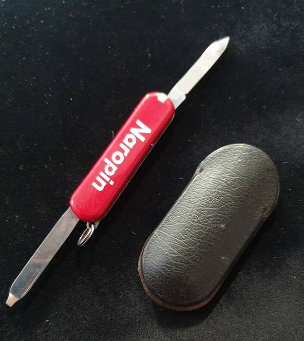 MINI VICTORINOX KNIFE AND HOLDER.