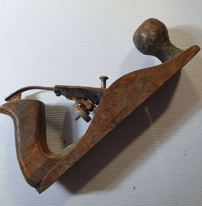 VINTAGE SMALL HAND PLAIN. 24cm LONG