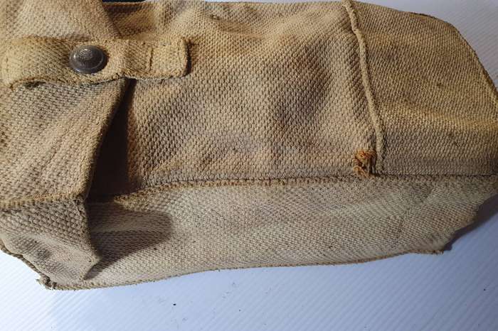 WW11  PATERN 37 BRITISH BIG BREN AMMO POUCH.