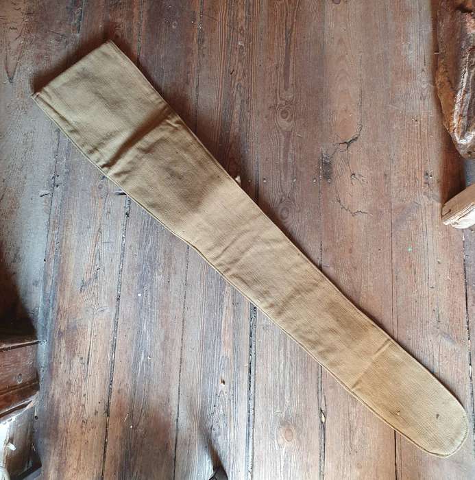 WW11 BRITISH ENFIELD SMLE RIFLE CARY BAG WITH AMMO POUCH.
