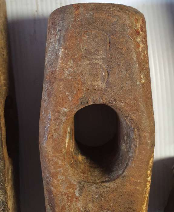 12 X ANTIQUE  BLACKSMITHS FORGING HAMMERS, SPLIT HAMMERS HEADS. 10 KG TO 1KG . ONE BID FOR ALL.