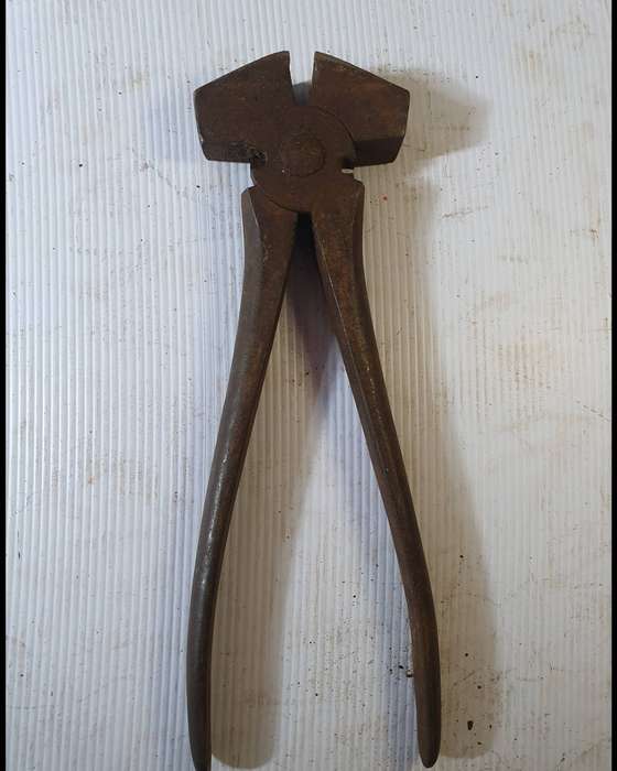 ANTIQUE HAMMER PLIERS . SCARCE FIND !!