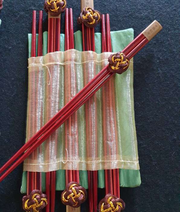 VINTAGE 24 X HIGH END ASIAN TOP QUALITY CHOPSTICKS IN SILK . NEVER BEEN USED.