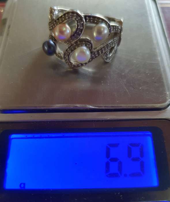 VINTAGE .925 STERLING RING WITH 4 X AKOYA PEARLS. VERY FINE DETAIL !!