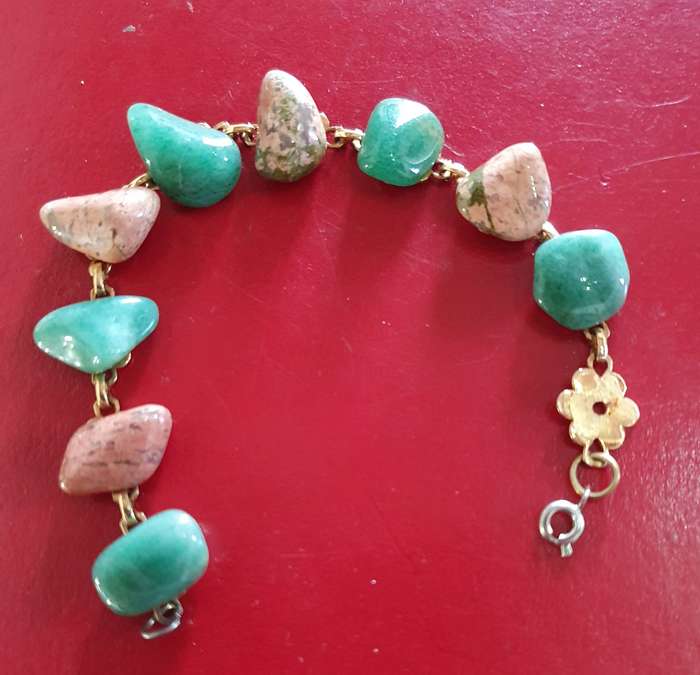 VINTAGE SEMI PRECIOUS STONE BRACELET.