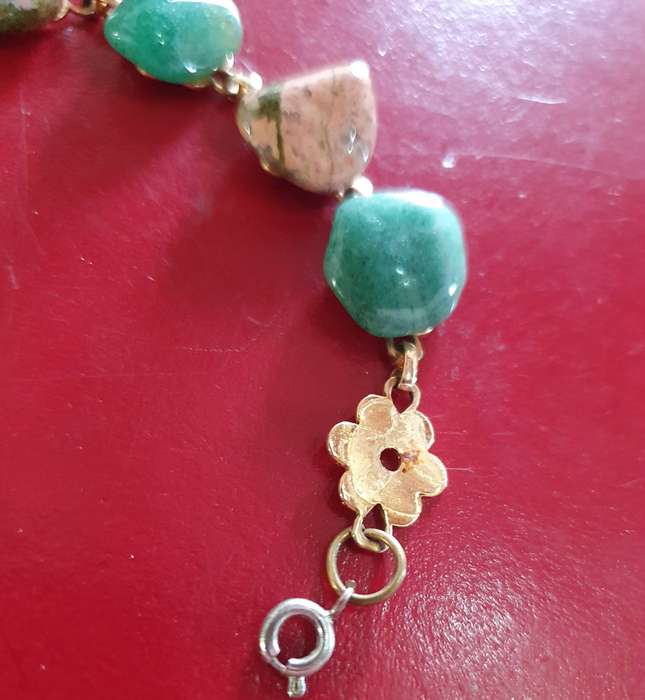 VINTAGE SEMI PRECIOUS STONE BRACELET.