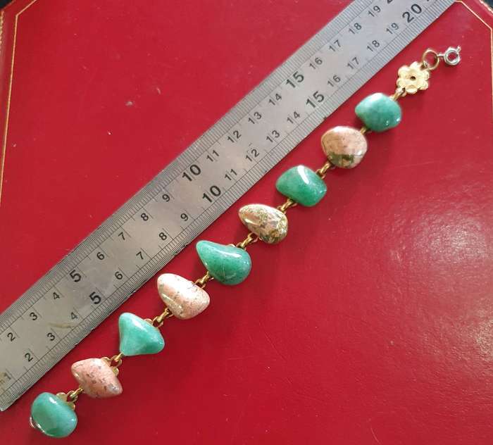 VINTAGE SEMI PRECIOUS STONE BRACELET.
