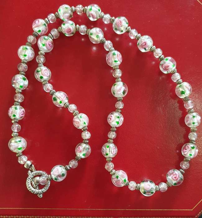 ANTIQUE  GLASS WITH ROSES NECLACE. STUNNING DETAIL !!