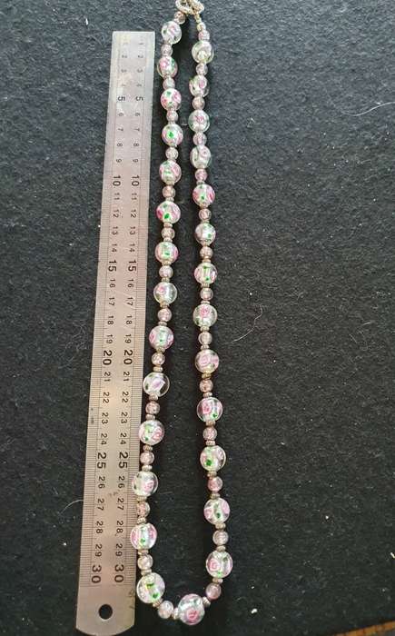ANTIQUE  GLASS WITH ROSES NECLACE. STUNNING DETAIL !!