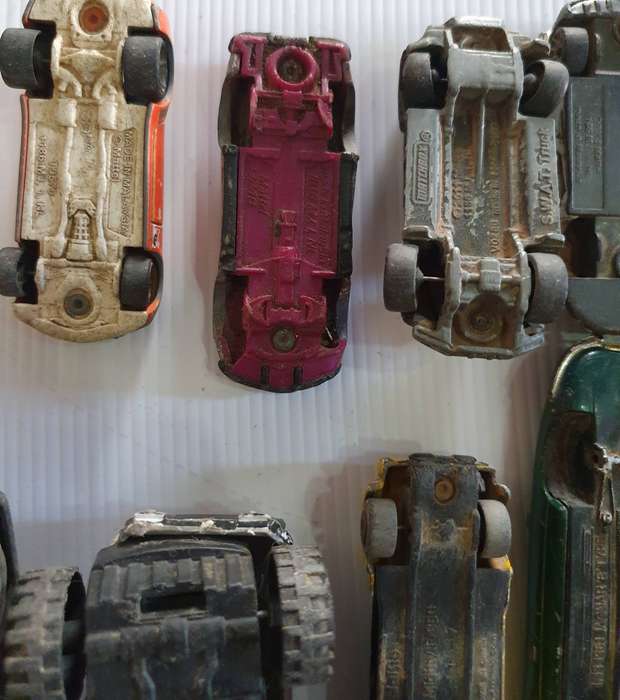 26 X VINTAGE MODEL CARS. MOSTLY DIE CAST. ONE BID FOR ALL.