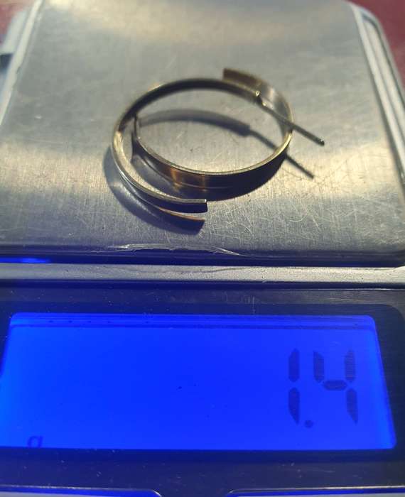 9ct GOLD EAR RINGS. 1.4g WITHOUT STOPPERS.