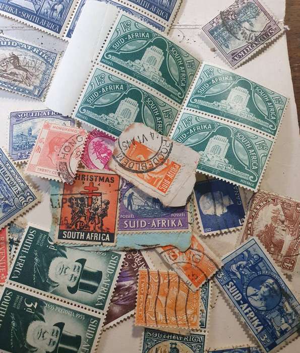 HUGE LOT OF STAMPS. MIXED. Uncategorized, unsorted, selling as found.
