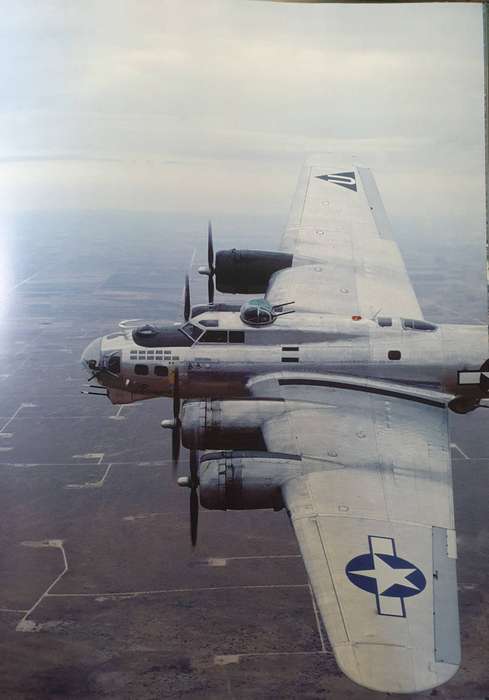 MILITARY AIRCRAFT IN FLIGHT Michael Sharpe 2007 Hardback. HUGE COFFEE TABLE BOOK: 420mm X 300mm