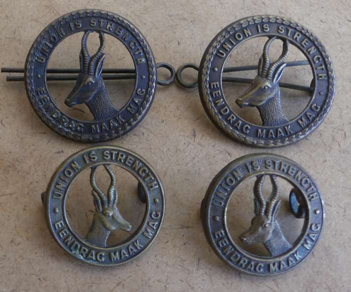 4 x 1st SA Infantry WWI -- 2 cap & 2 Collar badges