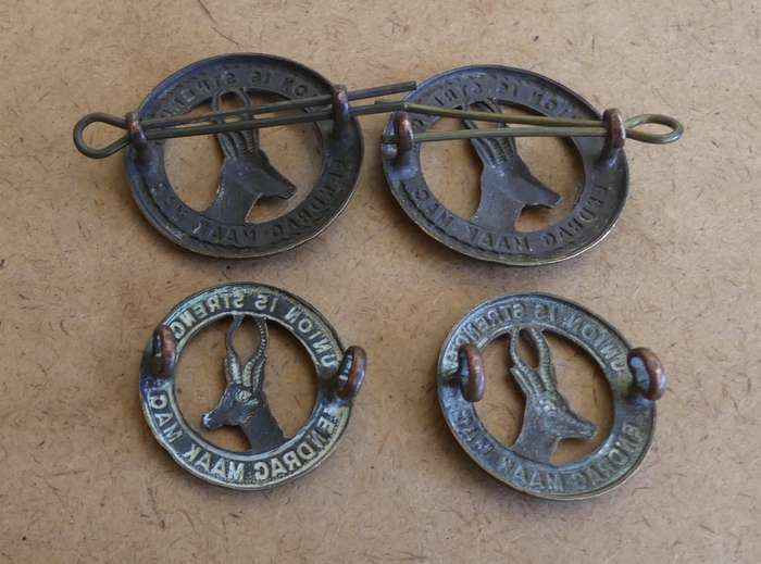 4 x 1st SA Infantry WWI -- 2 cap & 2 Collar badges
