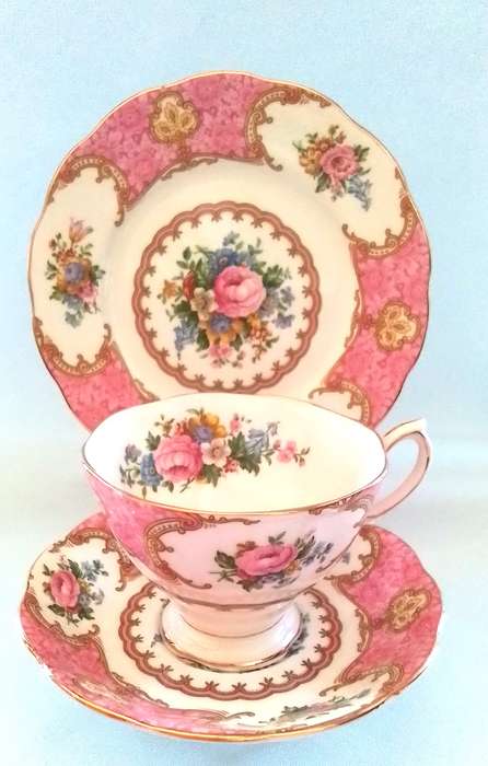 Royal Albert  -  Lady  Carlyle  -  TRIO