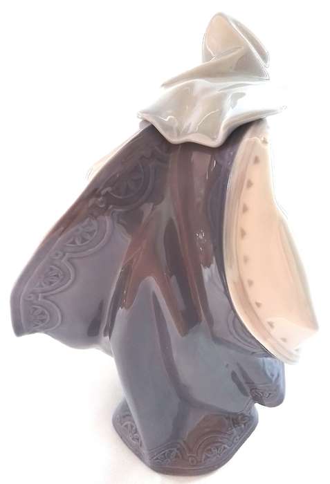 Lladro   -   MARY  5747   -  Figure