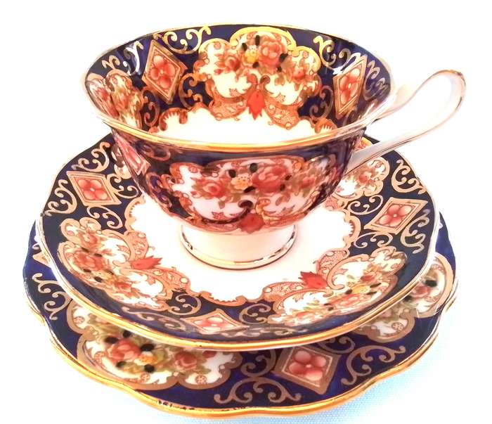 Royal Albert  -  DERBY  -  Trio