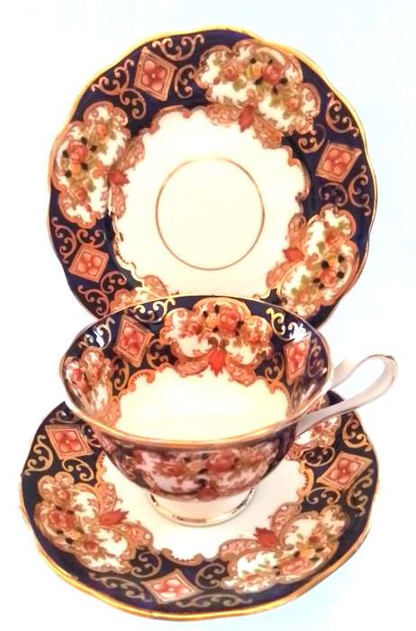 Royal Albert  -  DERBY  -  Trio