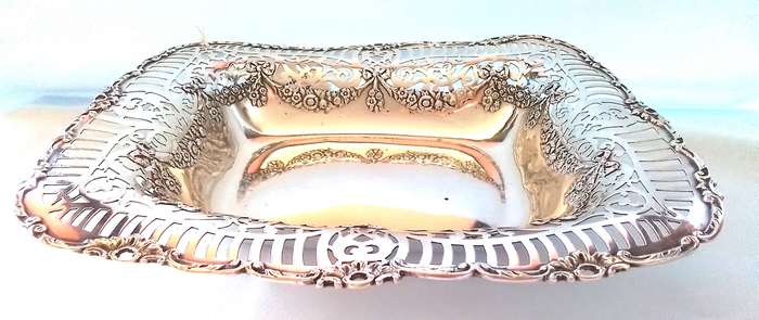 BIRMINGHAM   1897  Decorative Pierced Relief  Bowl