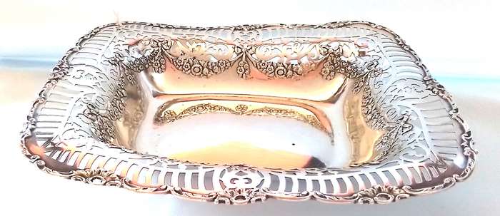 BIRMINGHAM   1897  Decorative Pierced Relief  Bowl
