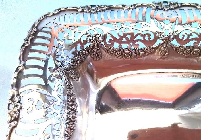 BIRMINGHAM   1897  Decorative Pierced Relief  Bowl