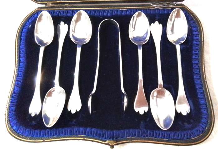 London  1900   -   Cased  Set  6  Tea Spoons & Tongs