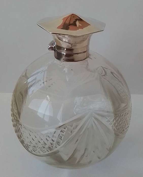 BIRMINGHAM 1938   -  Art  Deco  -  Silver Top Perfume Bottle