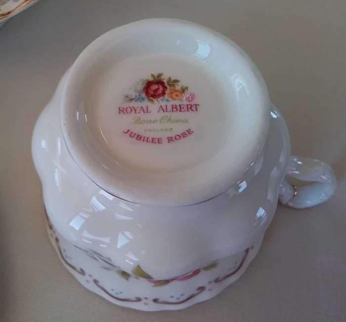 Royal Albert  - JUBILEE ROSE  -  23 pc Tea Set