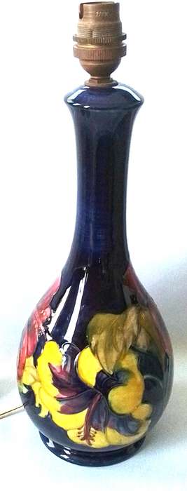 Moorcroft      ``HIBISCUS``    Lamp