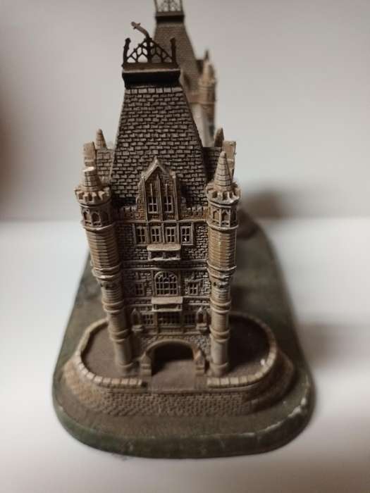 Lilliput Lane Tower Bridge Model