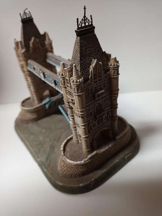 Lilliput Lane Tower Bridge Model