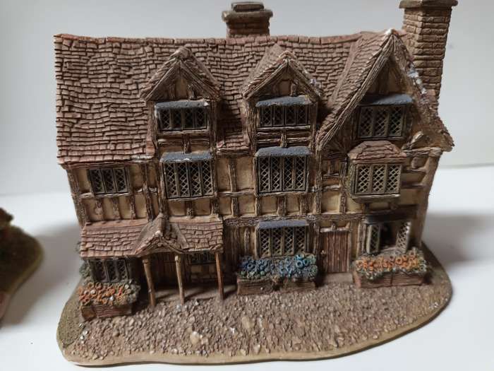 Two Lilliput Lane Cottage Models