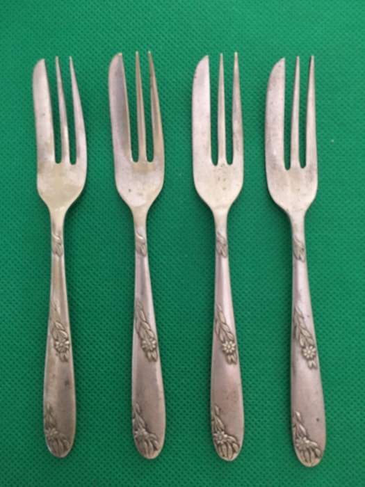 VINTAGE ANGORA SILVER PLATED 4 CAKE FORKS