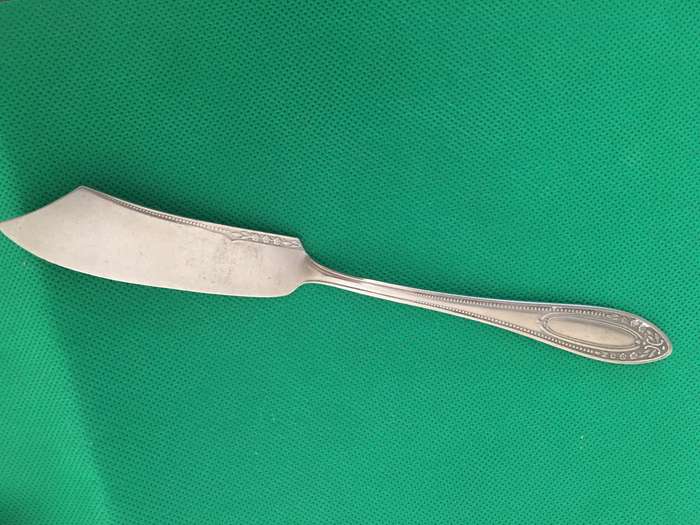 VINTAGE TO ANTIQUE NICKEL SILVER FISH KNIFE