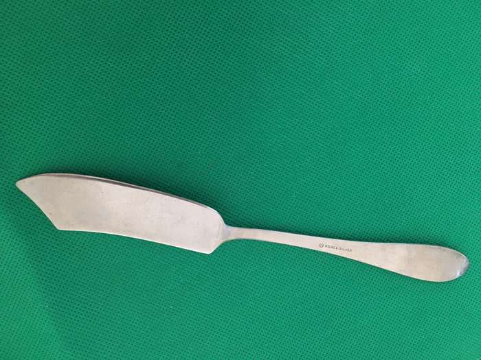 VINTAGE TO ANTIQUE NICKEL SILVER FISH KNIFE