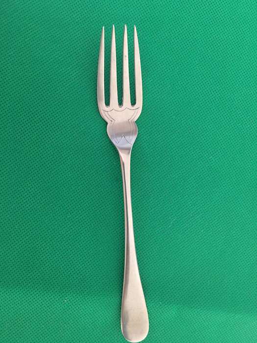 VINTAGE TO ANTIQUE - WALKER AND HALL SHEFFIELD ORUBA SILVER PLATE  FORK