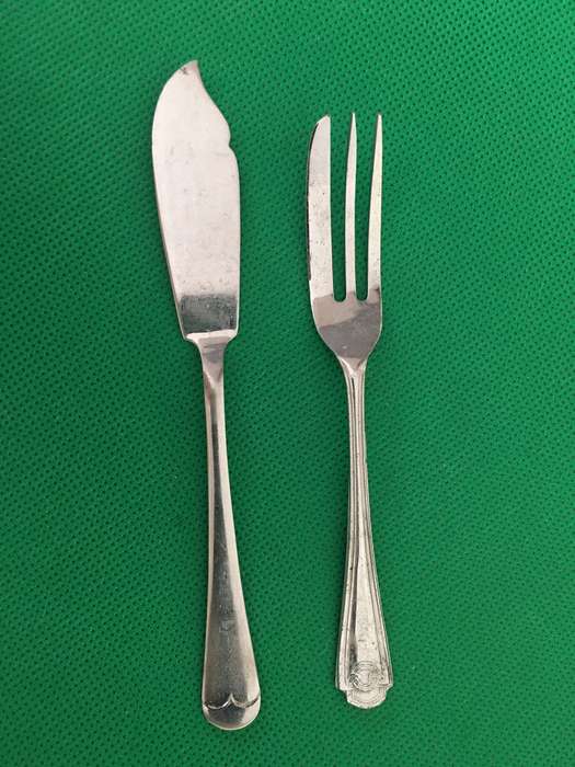 VINTAGE CHEESE KNIVES AND CAKE FORK PLATED  X 3 ITEMS EPNS AND NICKLE SILVER